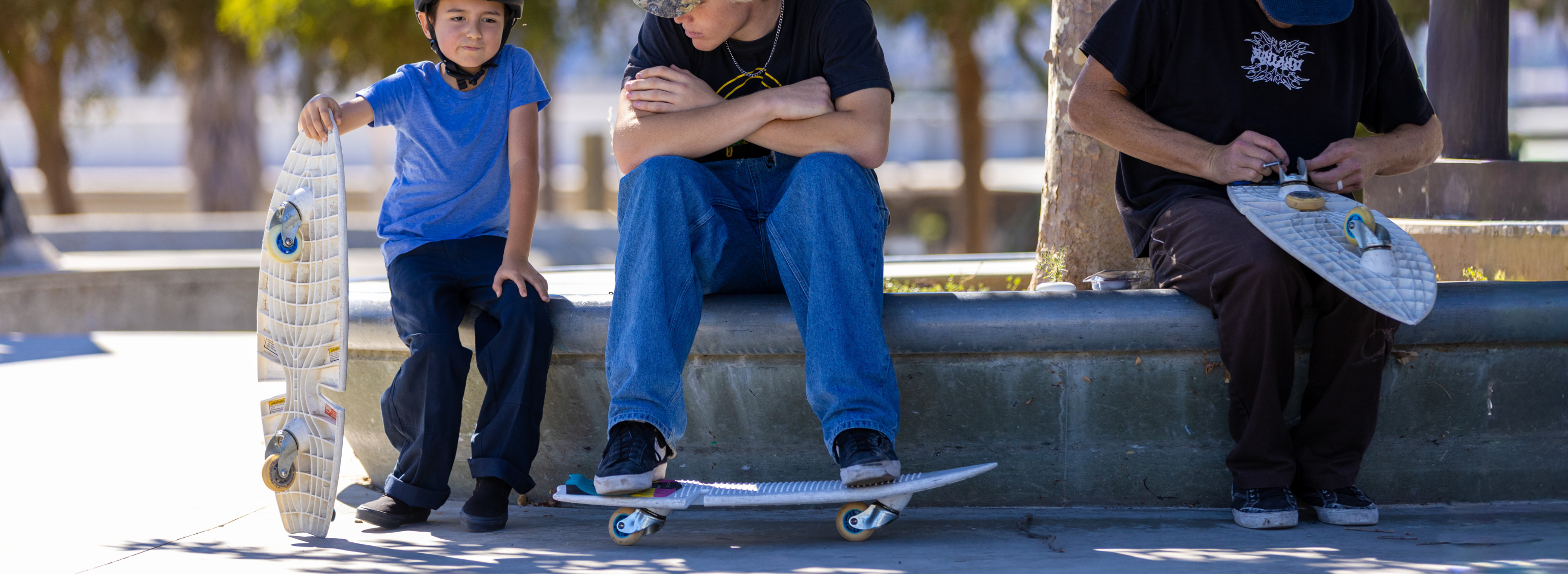 Load video: Razor Rip Surf video, Razor Rip Surf, 360 Leisure, Rip Surf, gift for kids, outdoor gifts for kids, fun gift for kids, razor caster board